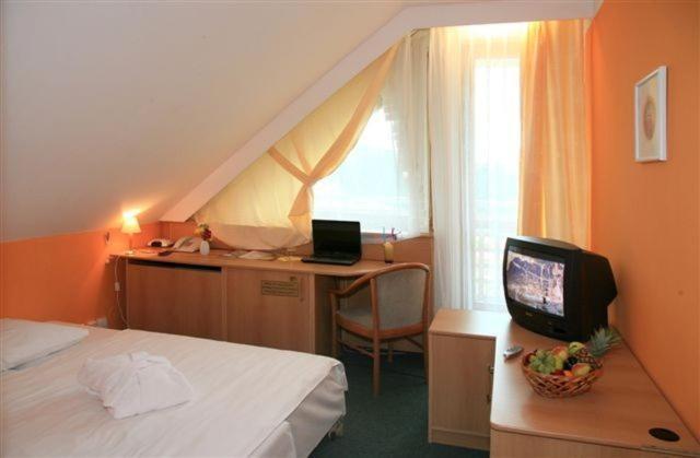 Hotel Nastup Loučná pod Klínovcem Zewnętrze zdjęcie