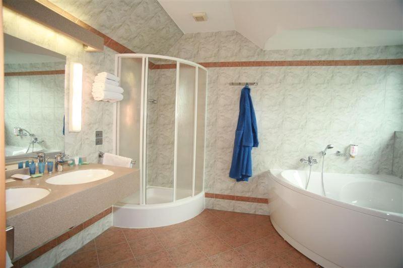Hotel Nastup Loučná pod Klínovcem Zewnętrze zdjęcie